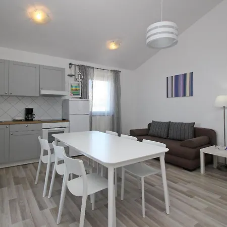 Apartment In Mit Eigenem Balkon - B59640